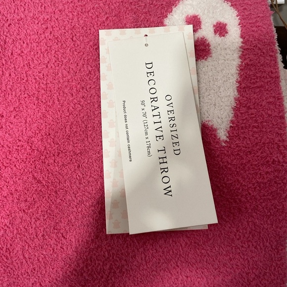 Cupcakes & Cashmere Oversized GHOST Print Throw - Picture 5 of 6